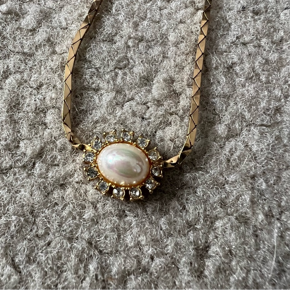 Vintage 1980s Christian Dior Signed Swarovski Crystal Faux Pearl Gold Necklace - Picture 6 of 16